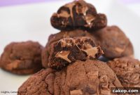 Ultimate Chocolate Chunk Cookie Recipe for Perfect Chewy Cookies