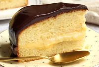 Classic Boston Cream Pie Recipe: Creamy Custard & Chocolate Glaze