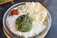 Spinach and Green Gram Masiyal: South Indian Steamed Mash Recipe