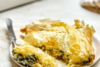 Spinach and Egg Phyllo Bake: Crispy Savory Brunch Pie