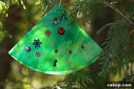 Coffee Filter Christmas Tree Ornaments Ideas and How to Make Them 9 coffee filter chirstmas tree decoration