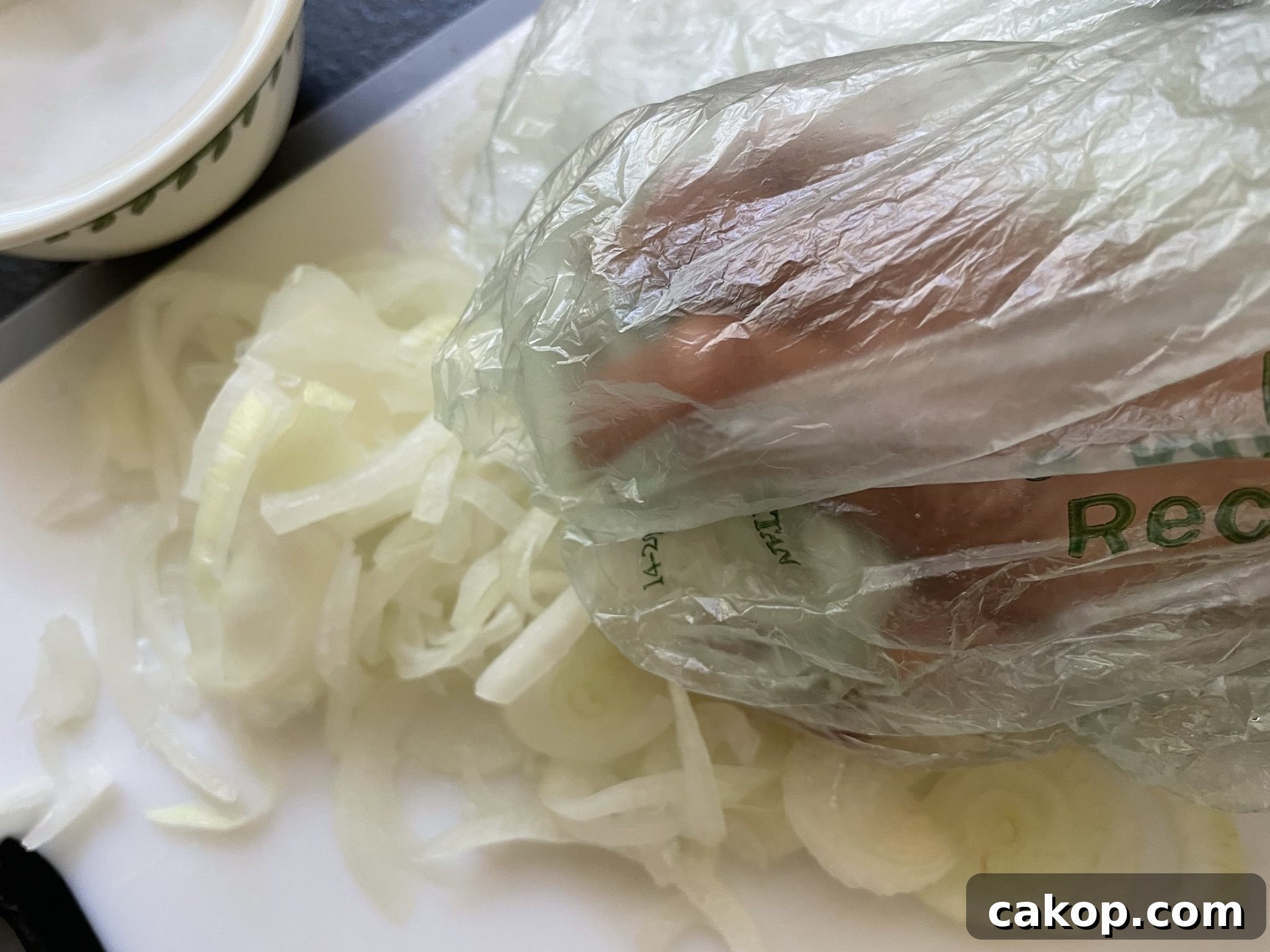 Squeeze the thinly sliced onion Squeeze the thinly sliced onion