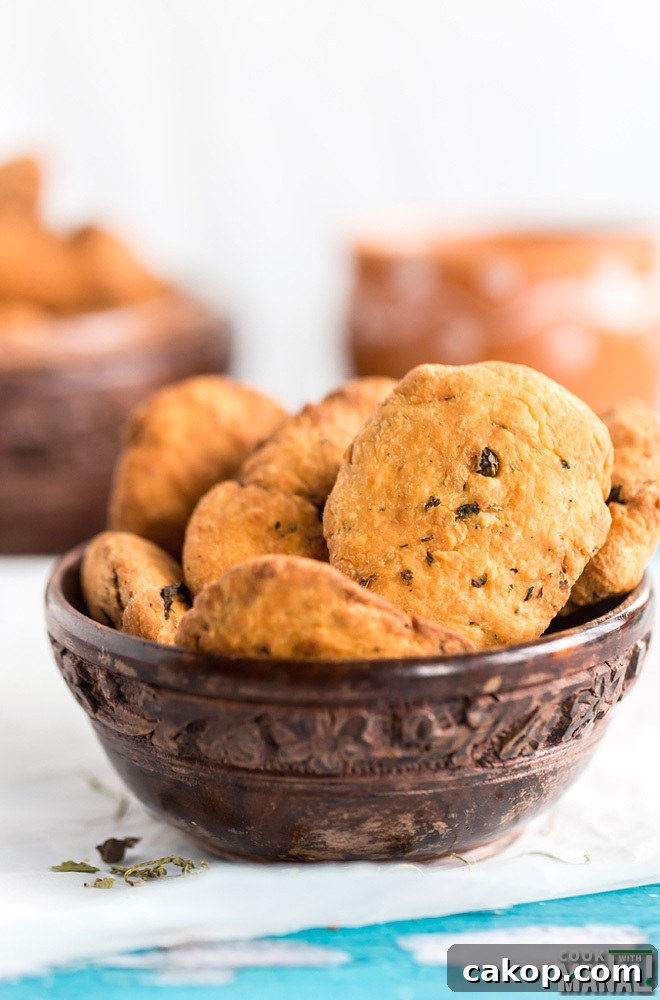 Kasuri Methi Mathri