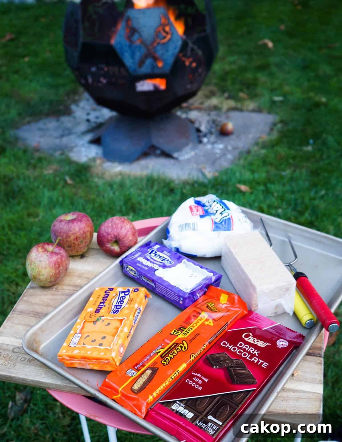 Spooky Halloween S'mores Recipes for a Festive Treat 4 halloween smores ingredients