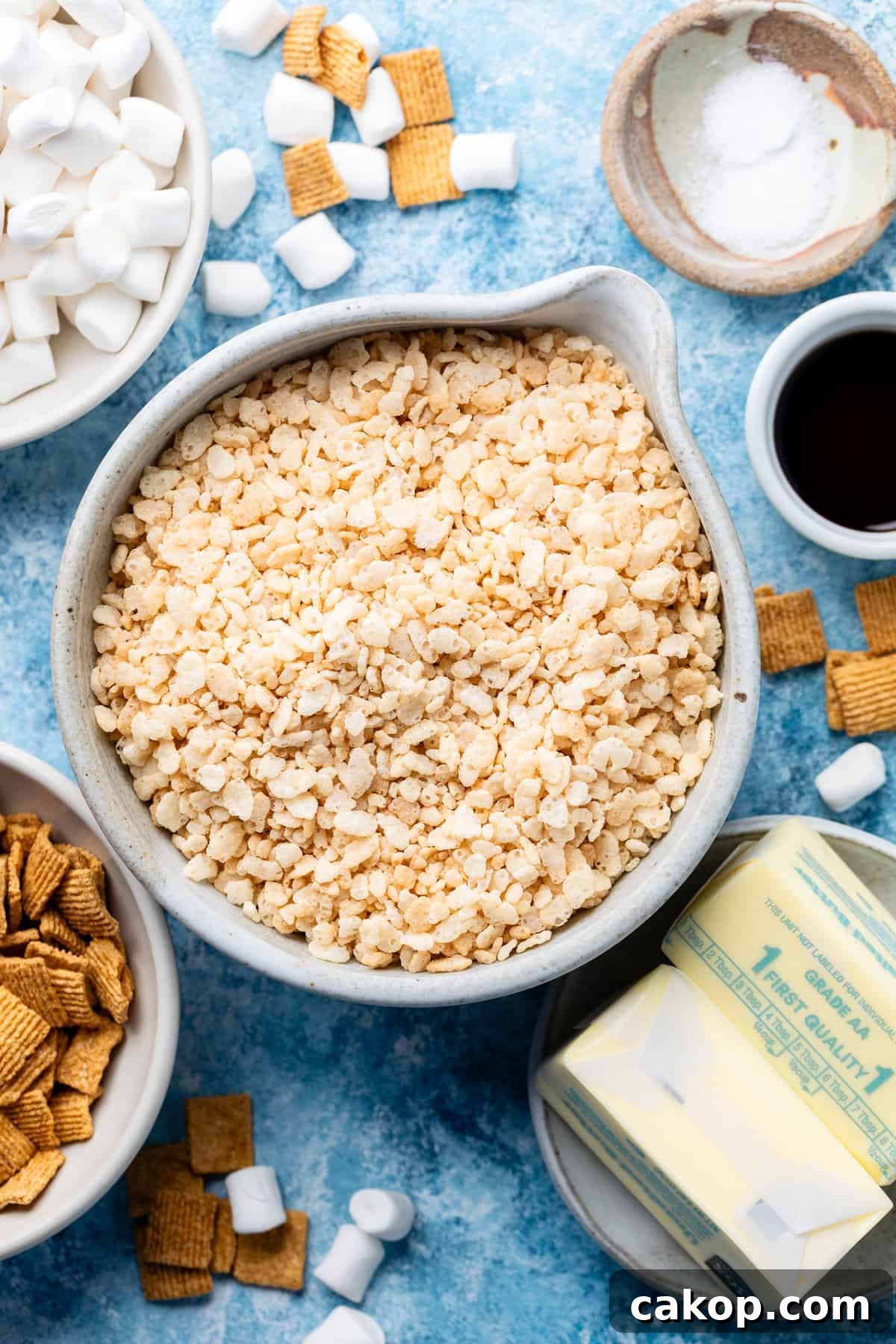 golden graham rice krispies ingredients in bowls
