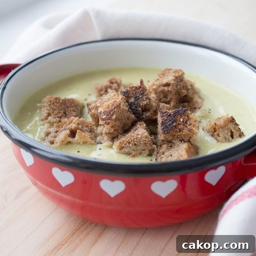 Roasted Garlic Cauliflower Soup