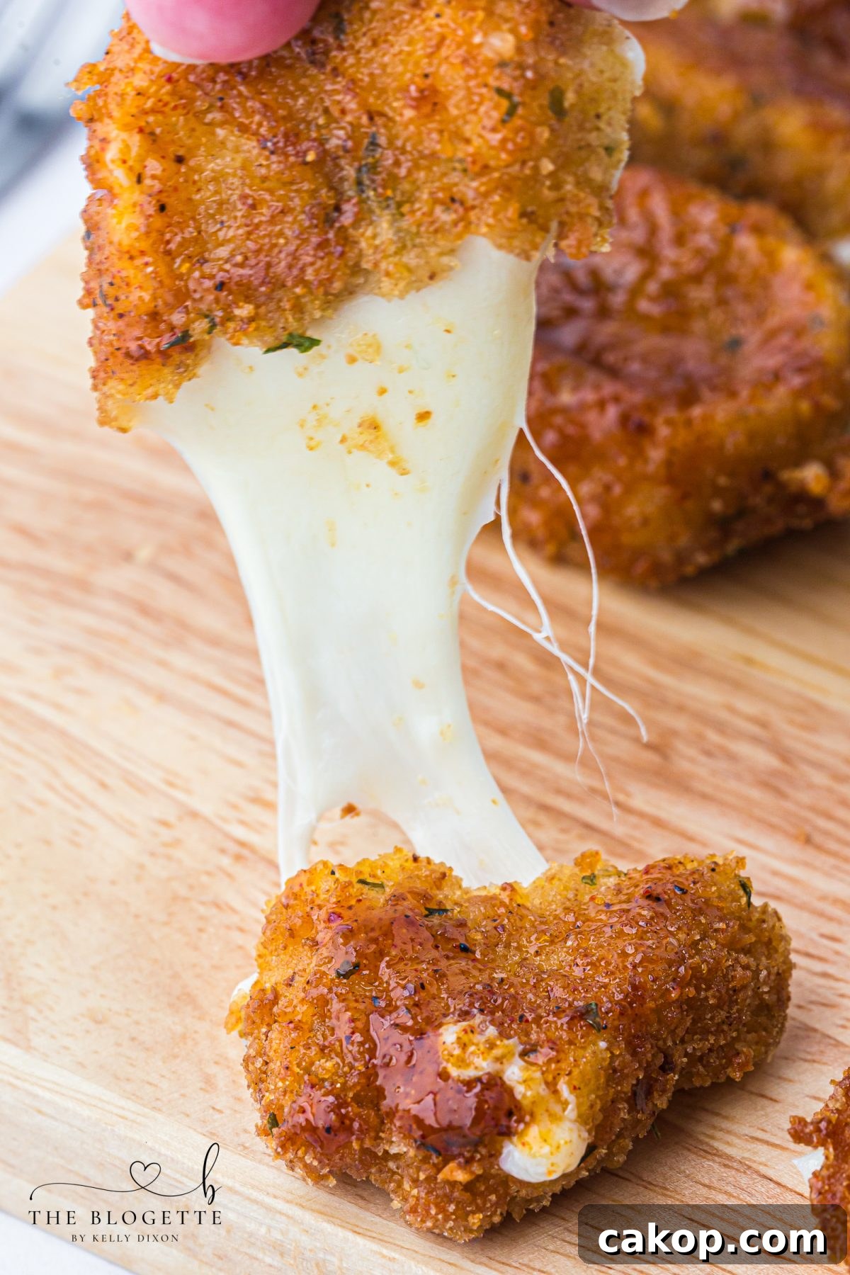 Nashville Hot Mozzarella Sticks (copycat Chili's recipe!). The ultimate appetizer. Cheesy, crispy, gooey, spicy, and totally irresistible! 